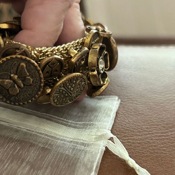 Antique Gold metal Charm mesh Bracelet - Picture 8 of 9